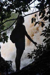 Ao lado da Cachoeira Iracema, com muita água, em Presidente Figueiredo - AM